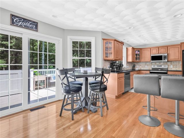5 WEYMOUTH Lane, Coventry, RI 02816