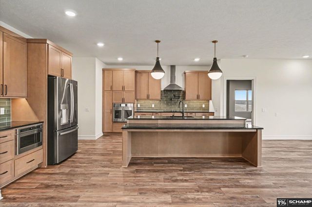 17270 Lynn Crest Lane, Springfield, NE 68059