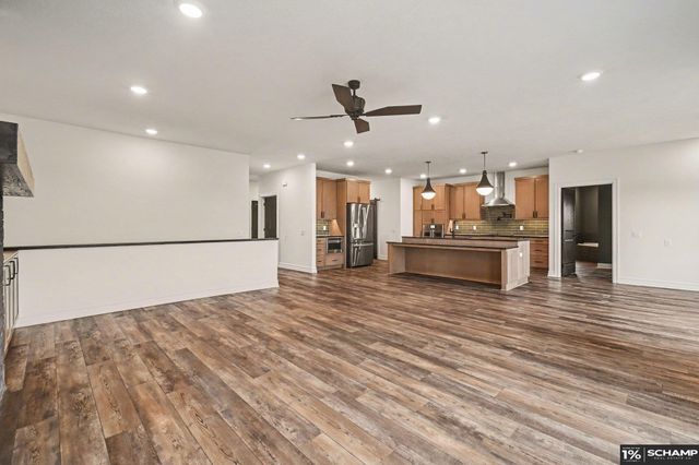 17270 Lynn Crest Lane, Springfield, NE 68059