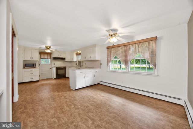40 2ND ST, Schwenksville, PA 19473