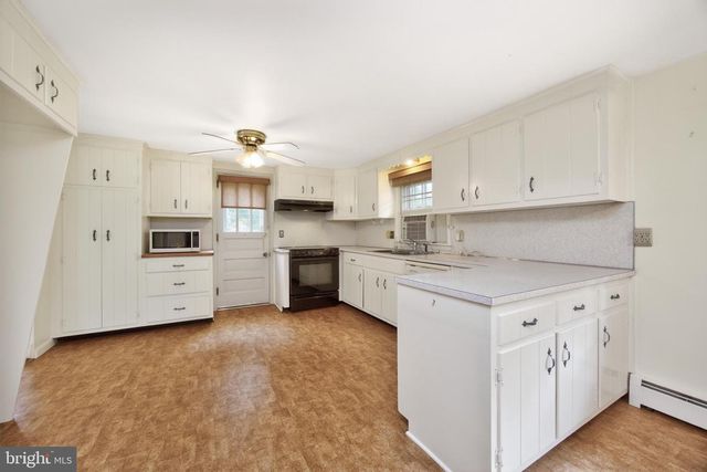 40 2ND ST, Schwenksville, PA 19473