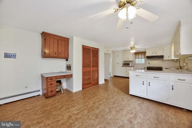 40 2ND ST, Schwenksville, PA 19473