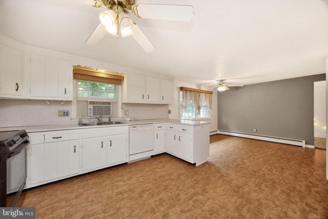 40 2ND ST, Schwenksville, PA 19473