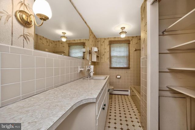 40 2ND ST, Schwenksville, PA 19473