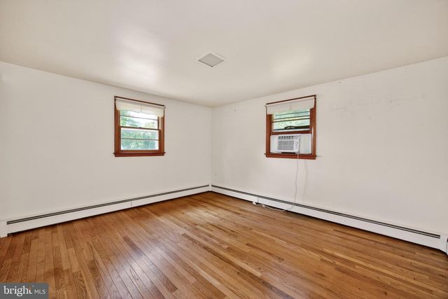 40 2ND ST, Schwenksville, PA 19473
