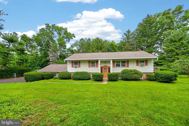 40 2ND ST, Schwenksville, PA 19473
