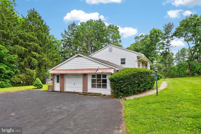 40 2ND ST, Schwenksville, PA 19473