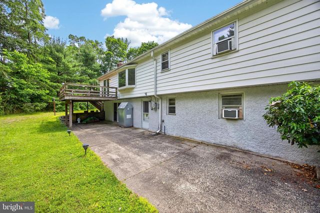 40 2ND ST, Schwenksville, PA 19473