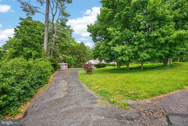 40 2ND ST, Schwenksville, PA 19473