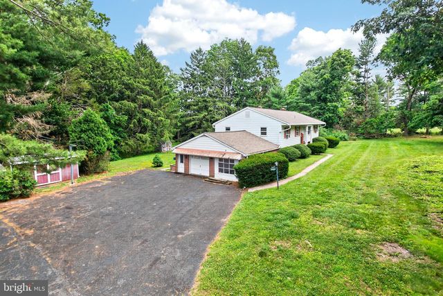 40 2ND ST, Schwenksville, PA 19473