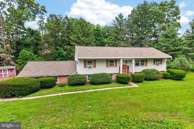 40 2ND ST, Schwenksville, PA 19473