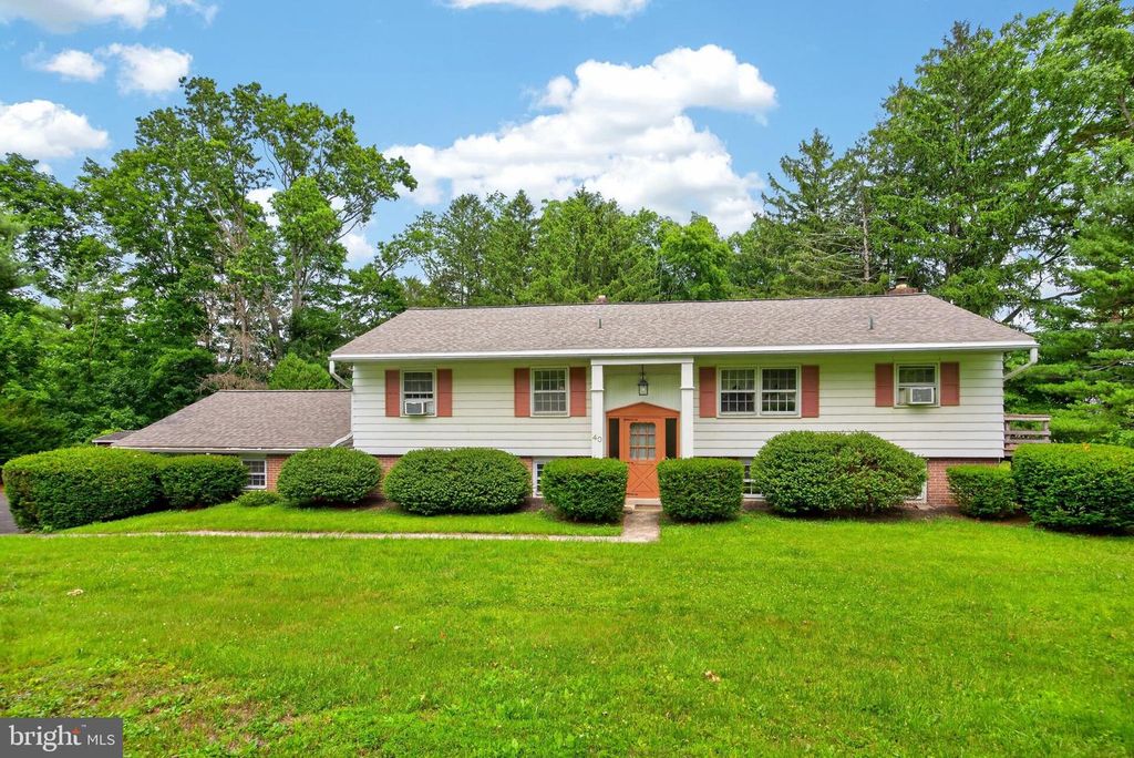 40 2ND ST, Schwenksville, PA 19473