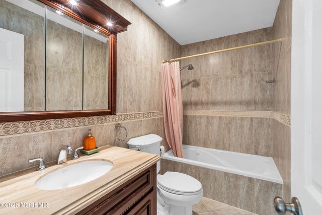 21 Concord Circle, Howell, NJ 07731
