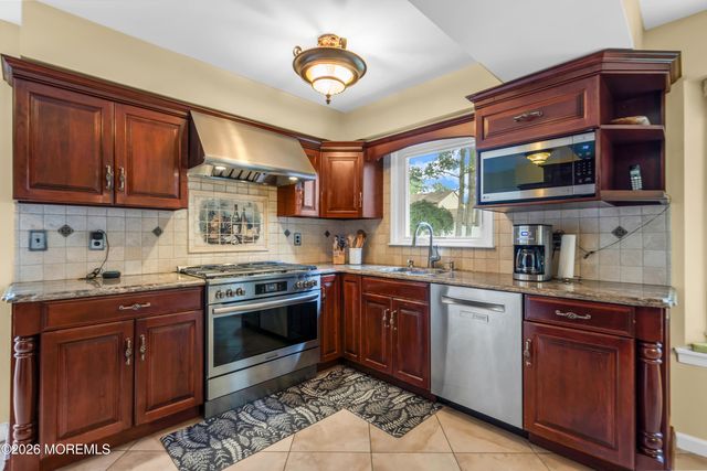 21 Concord Circle, Howell, NJ 07731