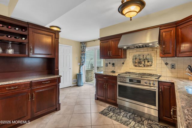 21 Concord Circle, Howell, NJ 07731