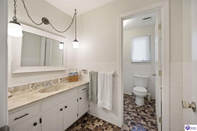 100 Roundtop Road, Elizabethtown, KY 42701
