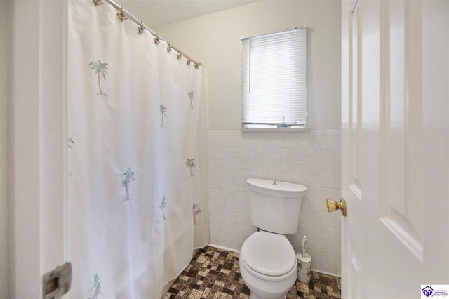 100 Roundtop Road, Elizabethtown, KY 42701