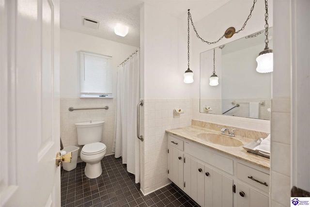100 Roundtop Road, Elizabethtown, KY 42701