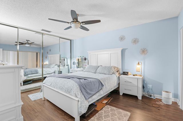 2404 Pin Oak Court, Palm Beach Gardens, FL 33410