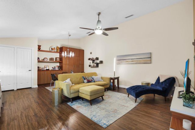 2404 Pin Oak Court, Palm Beach Gardens, FL 33410