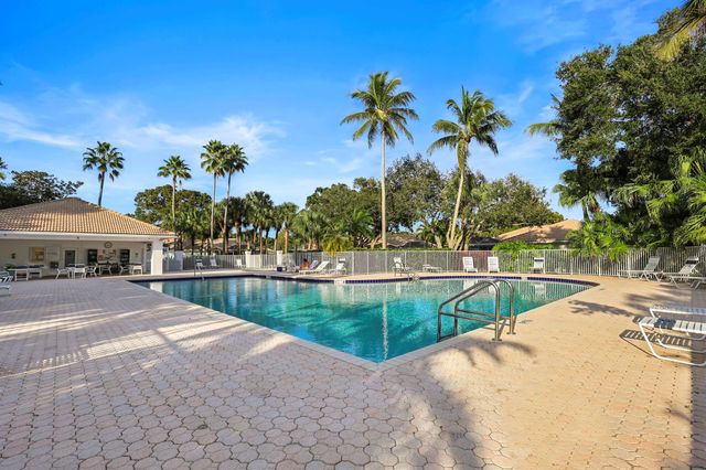 2404 Pin Oak Court, Palm Beach Gardens, FL 33410
