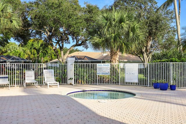 2404 Pin Oak Court, Palm Beach Gardens, FL 33410