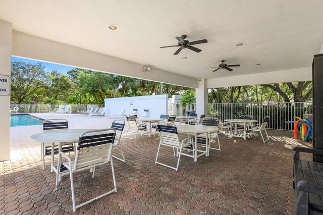 2404 Pin Oak Court, Palm Beach Gardens, FL 33410