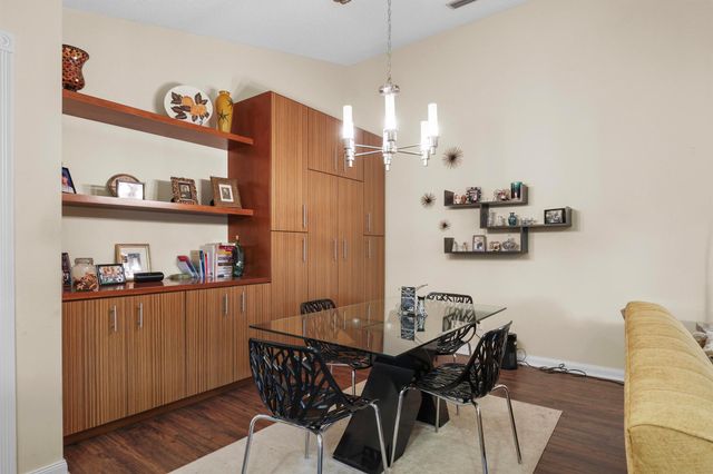 2404 Pin Oak Court, Palm Beach Gardens, FL 33410