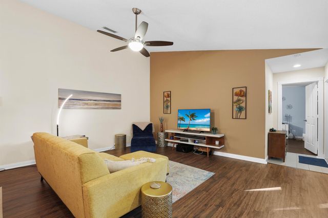 2404 Pin Oak Court, Palm Beach Gardens, FL 33410