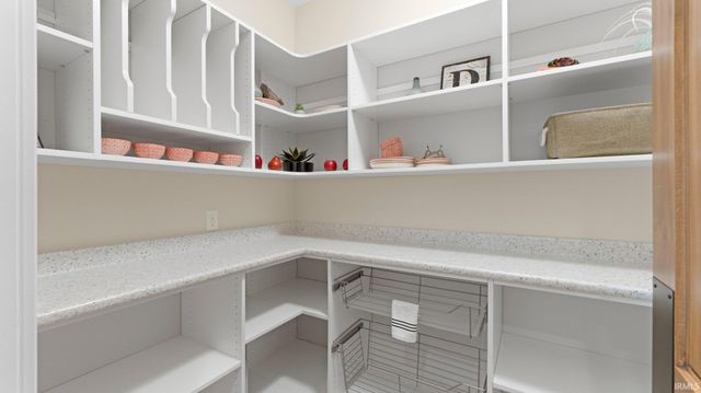 5272 Greyson Heights Drive, Auburn, IN 46706