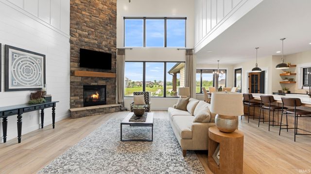 5272 Greyson Heights Drive, Auburn, IN 46706