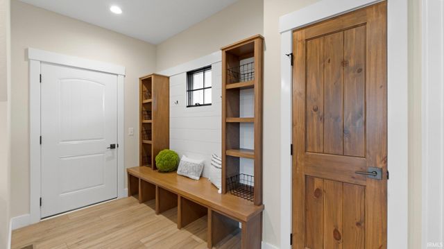 5272 Greyson Heights Drive, Auburn, IN 46706