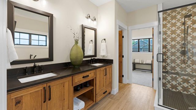 5272 Greyson Heights Drive, Auburn, IN 46706