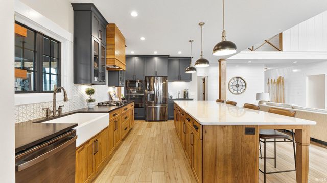 5272 Greyson Heights Drive, Auburn, IN 46706