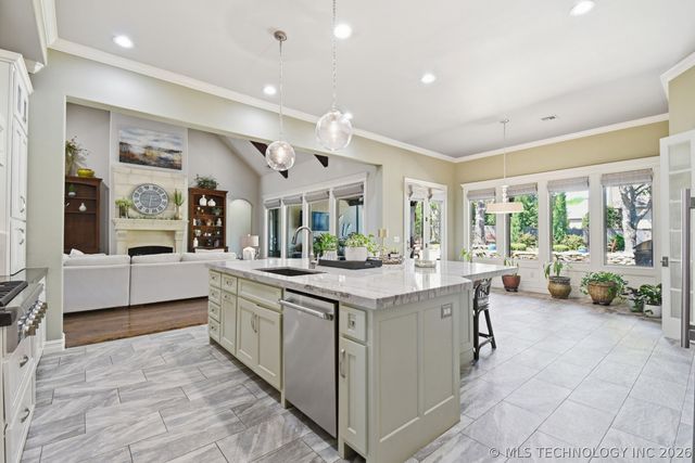 1113 W 108th Place S, Jenks, OK 74037