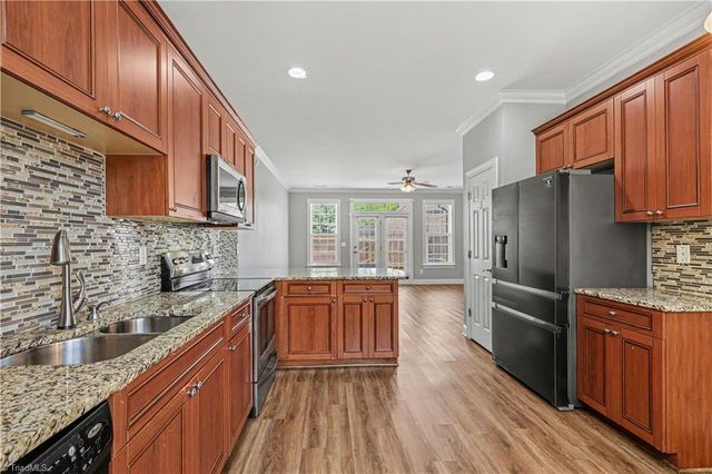 8 Viburnum Lane, Greensboro, NC 27455