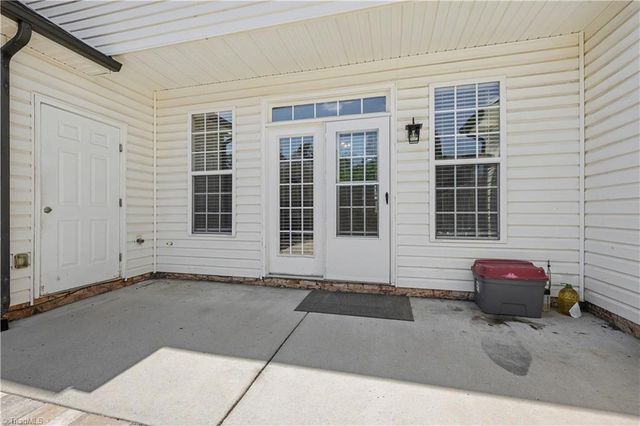 8 Viburnum Lane, Greensboro, NC 27455