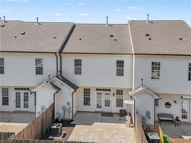 8 Viburnum Lane, Greensboro, NC 27455