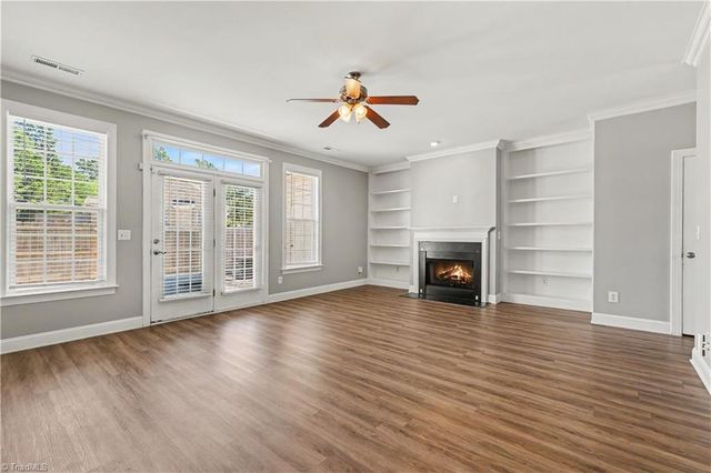8 Viburnum Lane, Greensboro, NC 27455