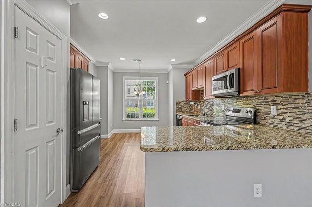 8 Viburnum Lane, Greensboro, NC 27455