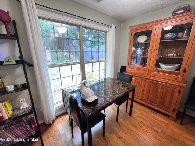 5100 Middlesex Dr, Louisville, KY 40245