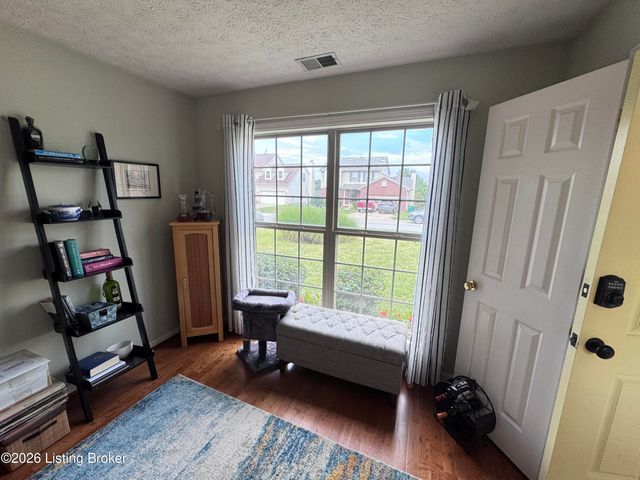 5100 Middlesex Dr, Louisville, KY 40245