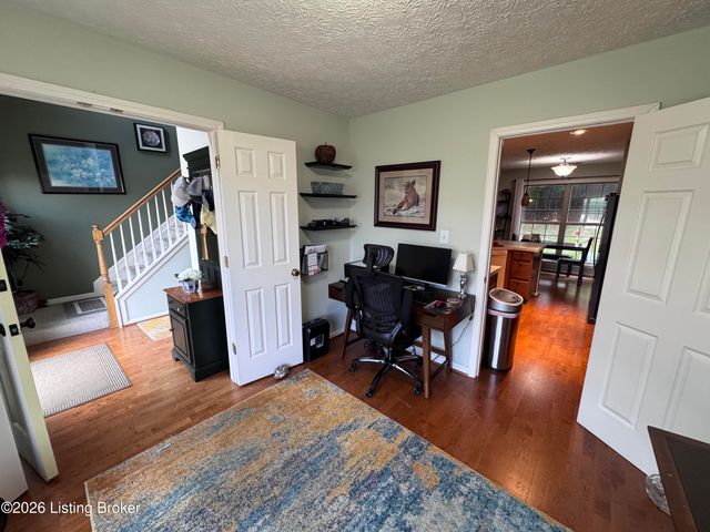 5100 Middlesex Dr, Louisville, KY 40245