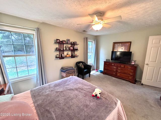 5100 Middlesex Dr, Louisville, KY 40245