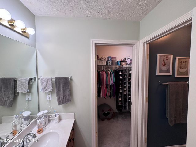 5100 Middlesex Dr, Louisville, KY 40245