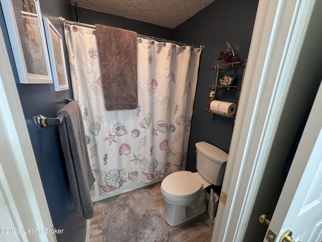 5100 Middlesex Dr, Louisville, KY 40245