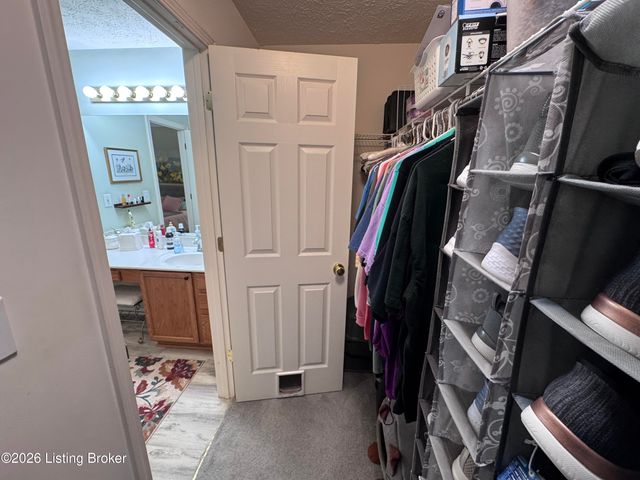 5100 Middlesex Dr, Louisville, KY 40245