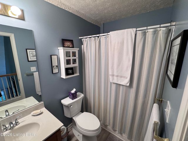 5100 Middlesex Dr, Louisville, KY 40245