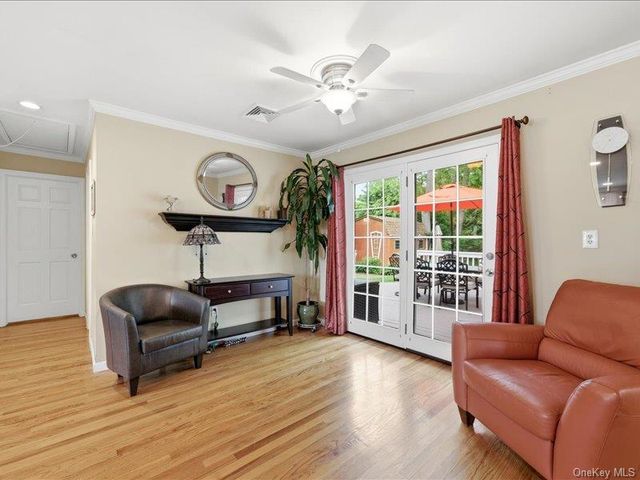 123 Meroke Lane, East Islip, NY 11730