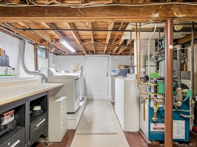 123 Meroke Lane, East Islip, NY 11730